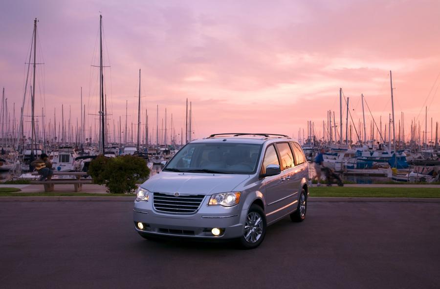  Chrysler Town & Country 2008 года  (фото 36 из 69)